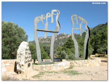 Monumento peregrinos Antoni Tàpies