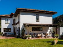Santa Marina Surf House, Ribadesella