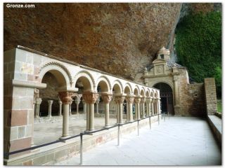 Camino Aragonés: Claustro del Monasterio de San Juan de la Peña