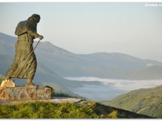 Monumento al peregrino, Alto de San Roque