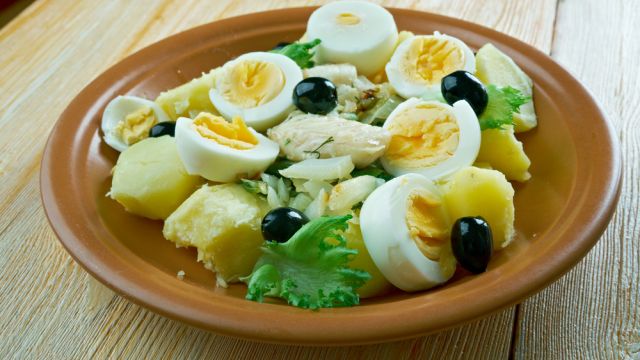 Bacalhau à Gomes de Sá, plato tradicional de la cocina portuguesa