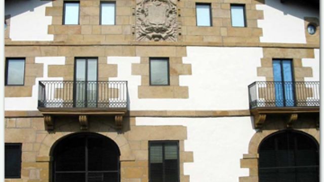 Albergue juvenil Martindozenea, Irún