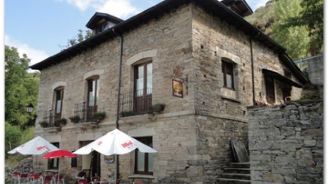 Albergue Camynos, Ambasmestas