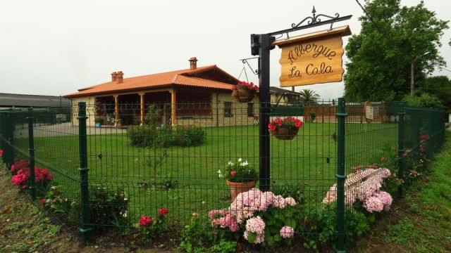 Albergue La Cala, Loredo
