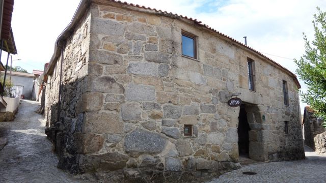 Casa do Arco, Mézio