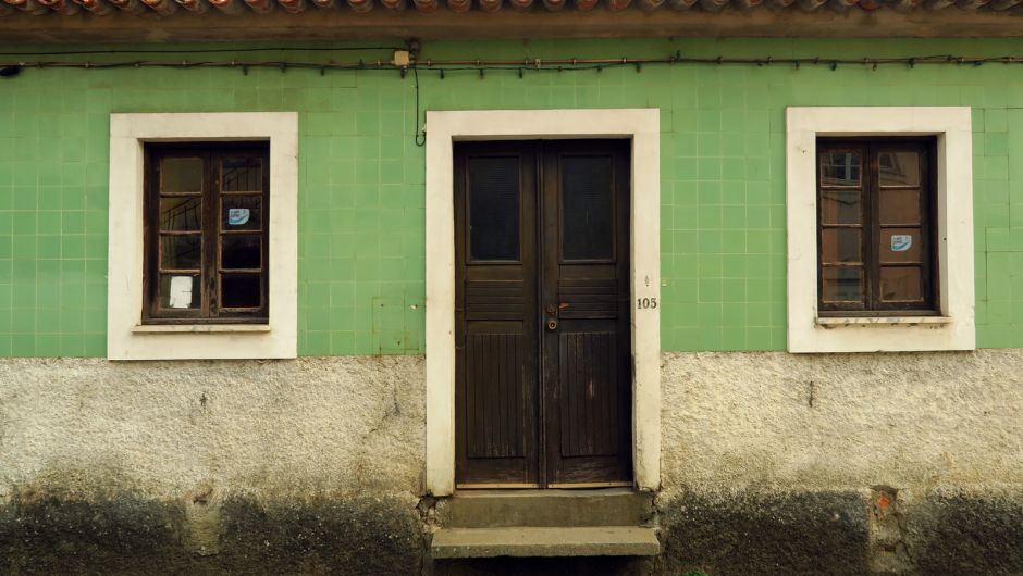 Fachada alicatada en Aguada de Baixo