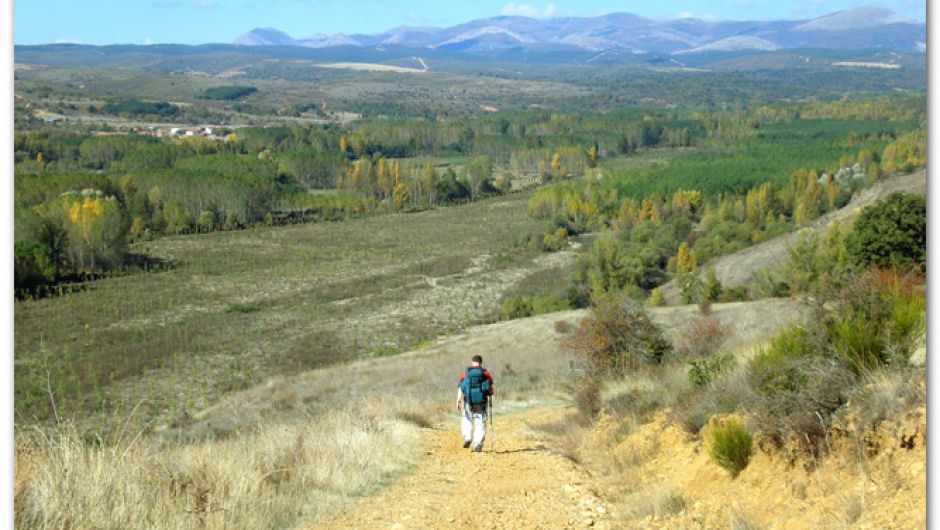 De camino a Cabanillas por el valle del río Bernesga De camino a Cabanillas por el valle del río Bernesga