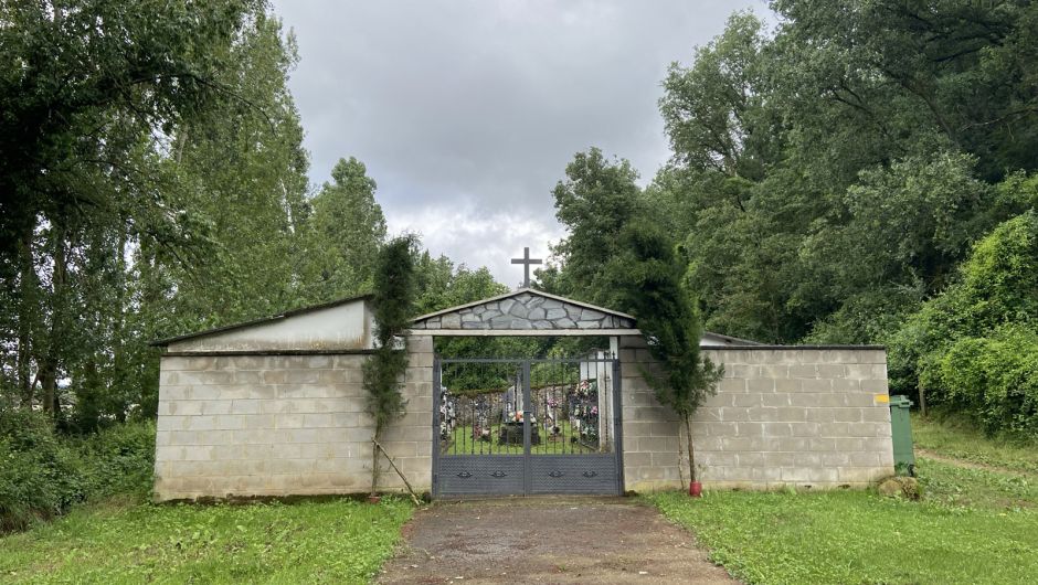 Cementerio a la salida de Modino