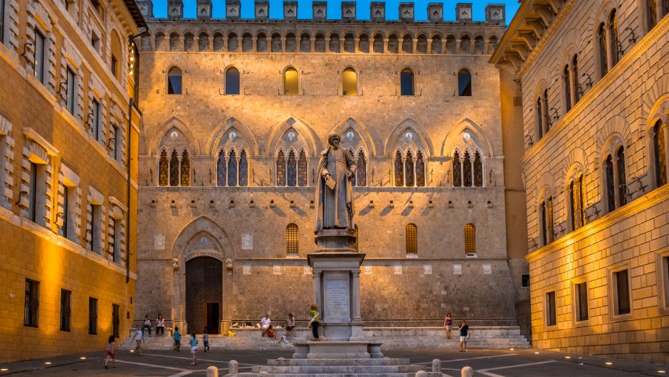 Piazza Salimbeni, Siena