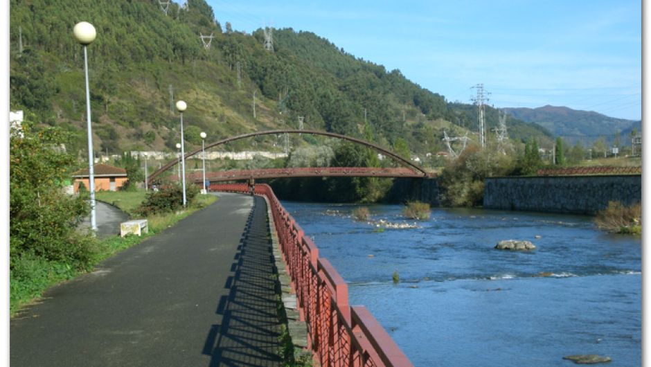 Riu Caudal, a la salida de Ujo
