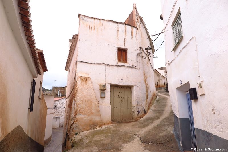 Callejas del casco antiguo de Huéneja Callejas del casco antiguo de Huéneja