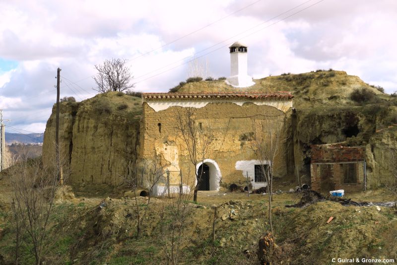 Casa-cueva a la entrada de Guadix Casa-cueva a la entrada de Guadix