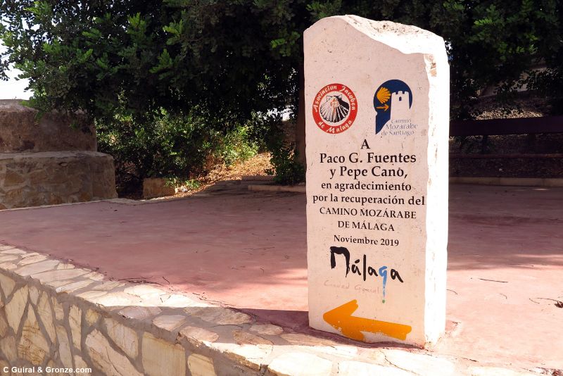 Mojón conmemorativo en Junta de los Caminos - El Cortijuelo Mojón conmemorativo en Junta de los Caminos - El Cortijuelo