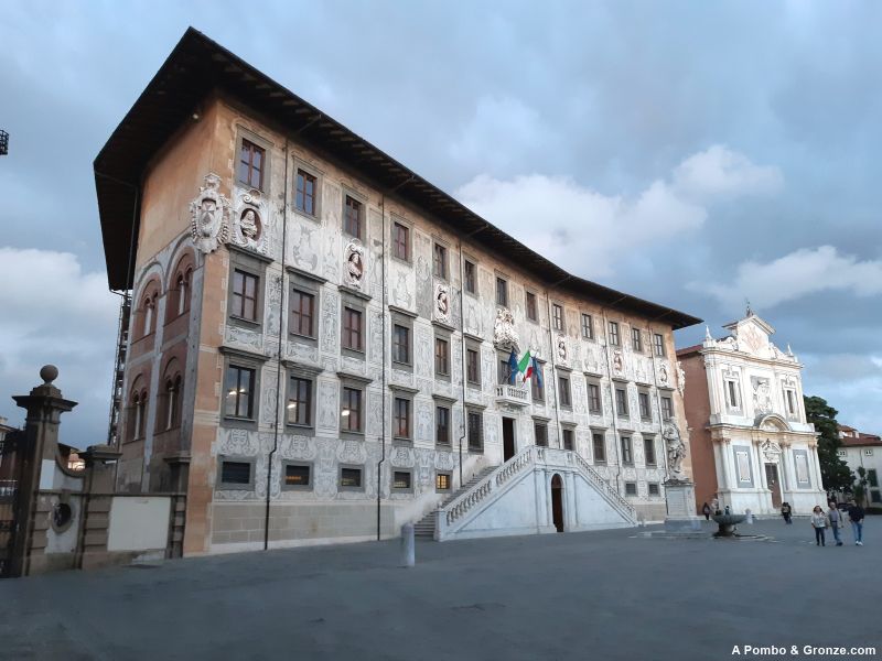 Palacio Carovana en la Piazza dei Cavalieri, Pisa Palacio Carovana en la Piazza dei Cavalieri, Pisa