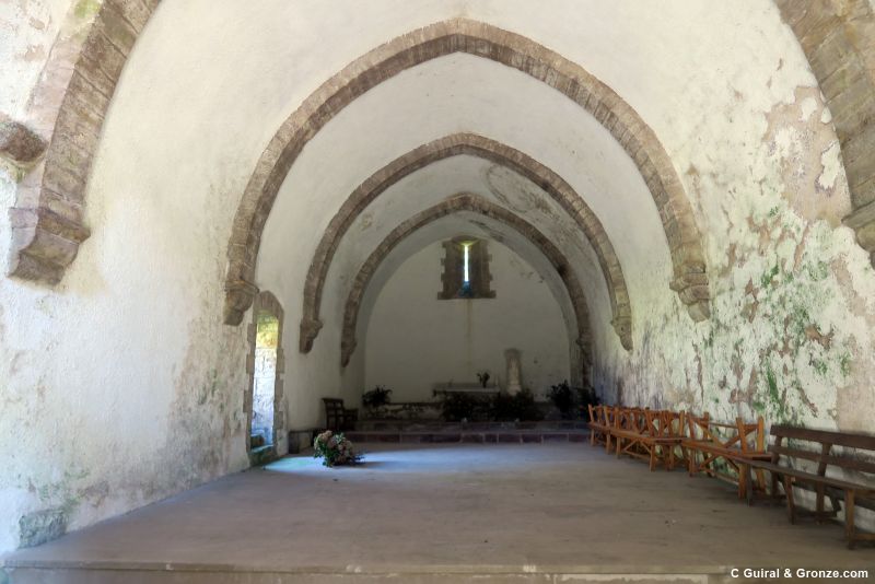 Interior de la iglesia del antiguo monasterio de Belate Interior de la iglesia del antiguo monasterio de Belate