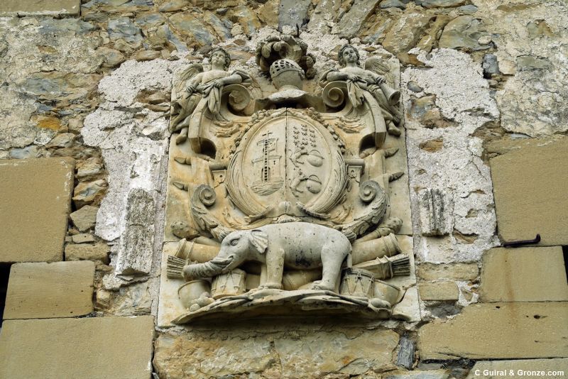 Blasón con un elefante en una casa de Subijana de Álava Blasón con un elefante en una casa de Subijana de Álava