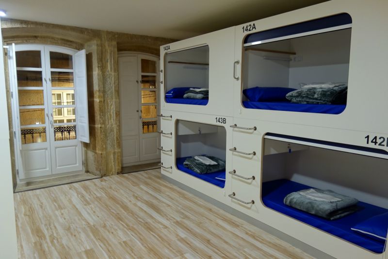 Un dormitorio del Hostel Cross (Lugo)