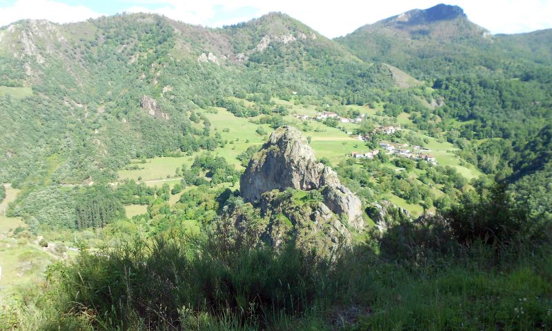 Vista subiendo el puerto de San Glorio (Foto: Enrique Ceballos)