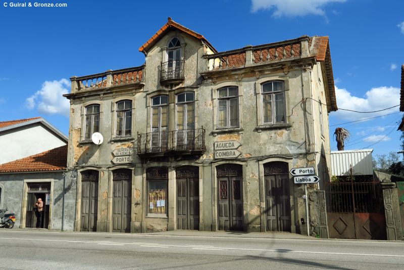Edificio a pie de carretera en Albergaria-a-Nova