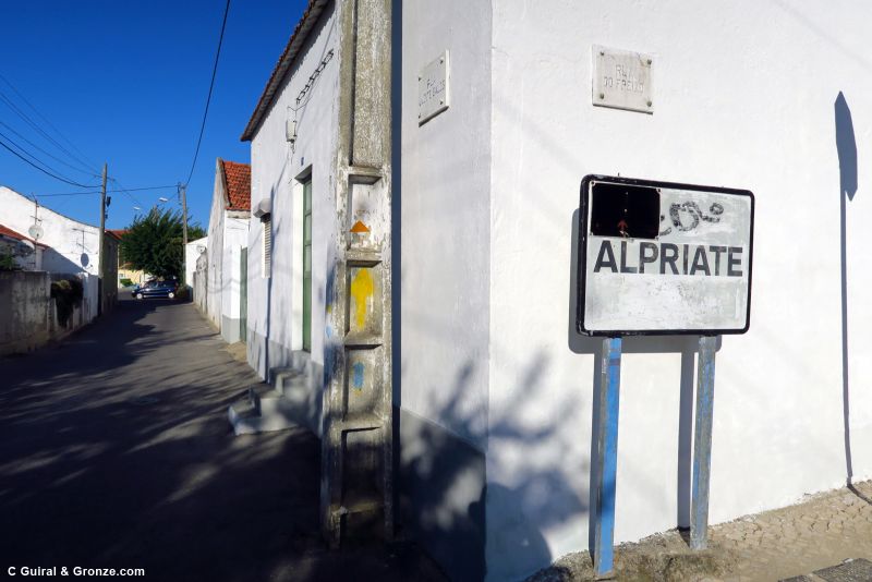 Entrando en el pueblo de Alpriate