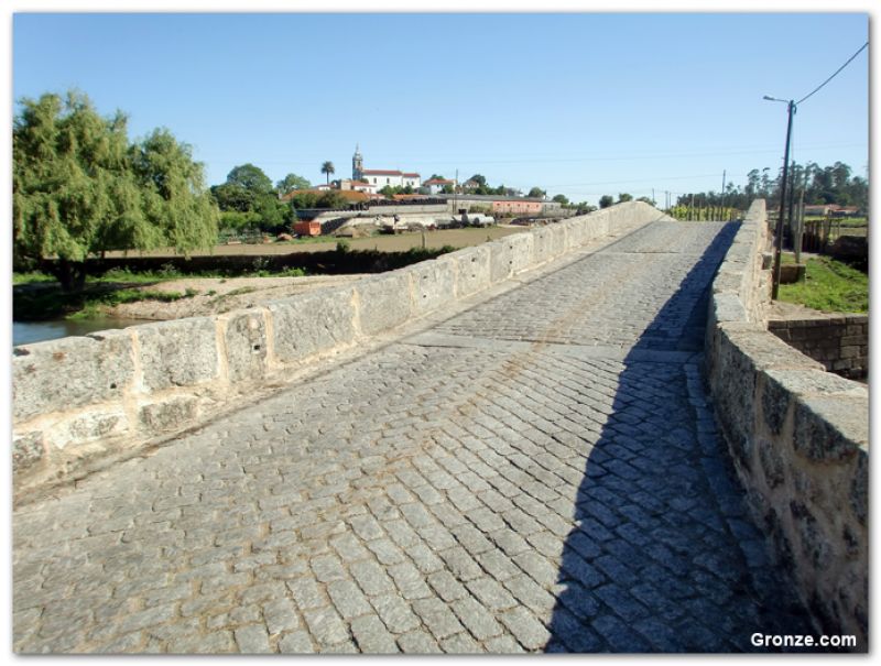 Ponte dos Arcos, sobre el río Este