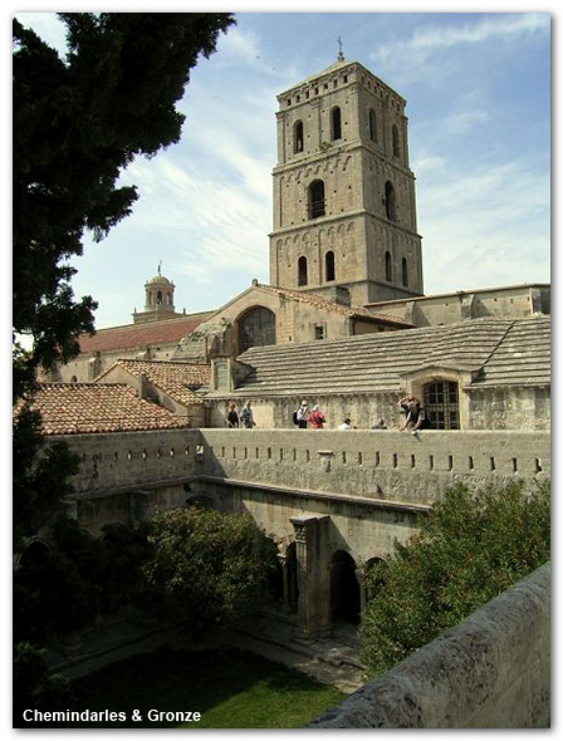 Claustro de la iglesia de Saint Trophime, Arles Claustro de la iglesia de Saint Trophime, Arles
