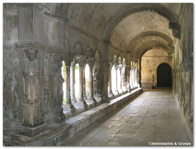 Claustro de la iglesia de Saint Trophime, Arles Claustro de la iglesia de Saint Trophime, Arles