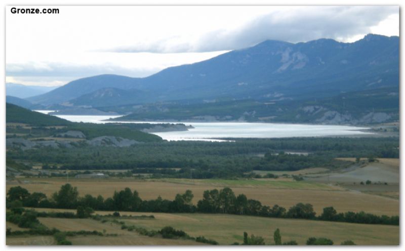 Vista del embalse de Yesa desde Artieda Vista del embalse de Yesa desde Artieda