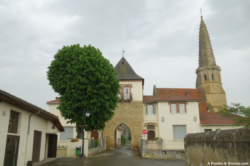 Torre con arco e iglesia, Auriébat