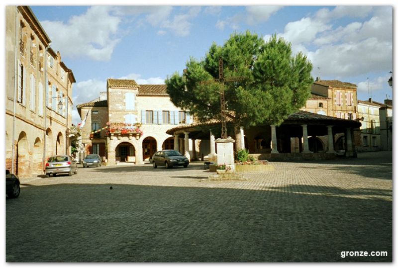 Plaza de Auvillar Plaza de Auvillar