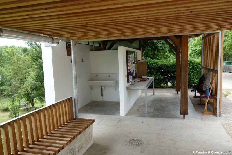 Halte pèlerin en madera y con libros, Bach