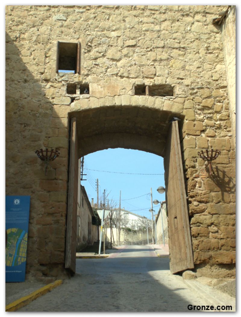 Portal del Gel, a la salida de Balaguer