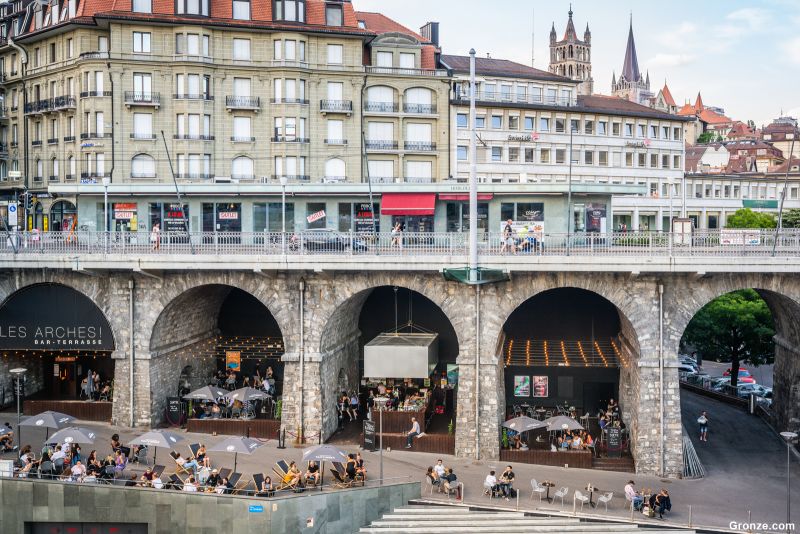Bar Les Arches, bajo los arcos del Grand-Pont, Lausanne