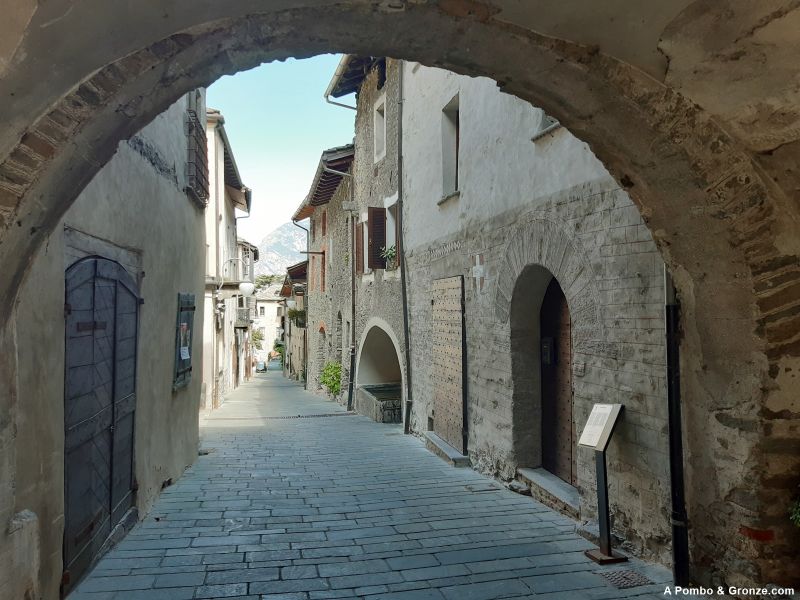 Arco de la muralla, Bard Arco de la muralla, Bard