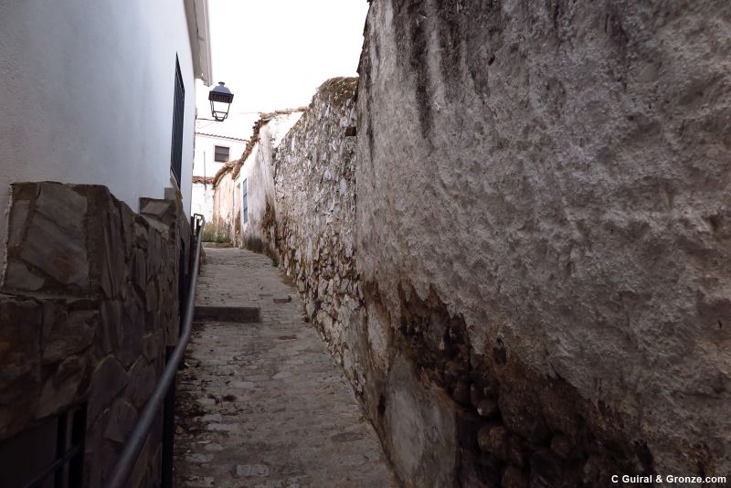 Callejón en el barrio del Cerrillo, casco viejo de Castuera Callejón en el barrio del Cerrillo, casco viejo de Castuera
