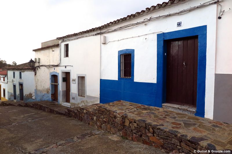 Calle del barrio del Cerrillo, en lo alto de Castuera Calle del barrio del Cerrillo, en lo alto de Castuera