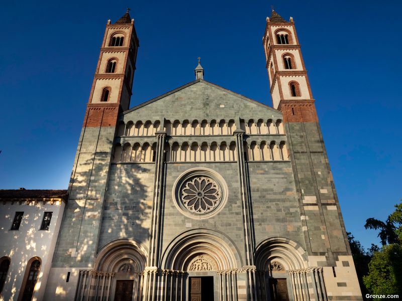 Fachada de la basílica de Sant'Andrea, Vercelli Fachada de la basílica de Sant'Andrea, Vercelli