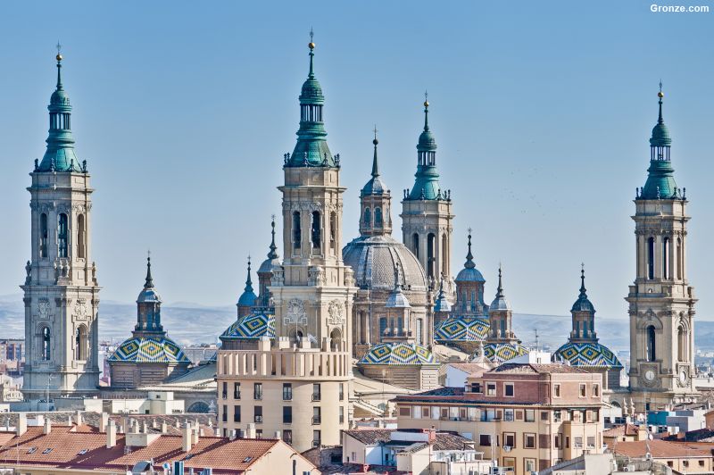 Basílica del Pilar desde la torre de la iglesia de San Pablo, Zaragoza Basílica del Pilar desde la torre de la iglesia de San Pablo, Zaragoza
