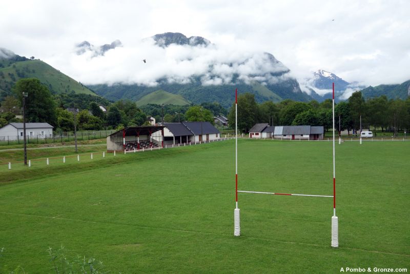 Campo de rugby, llegando a Bedous