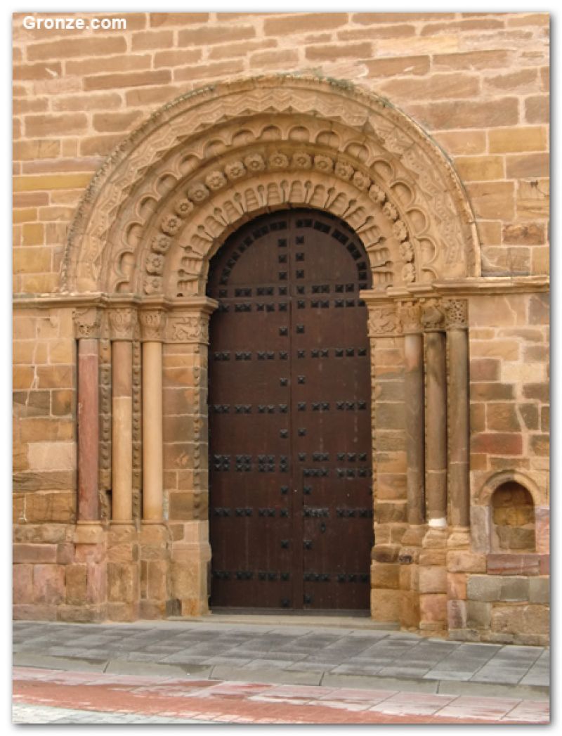 Portada norte de la iglesia de Santa María de Azogue, Benavente Portada norte de la iglesia de Santa María de Azogue, Benavente