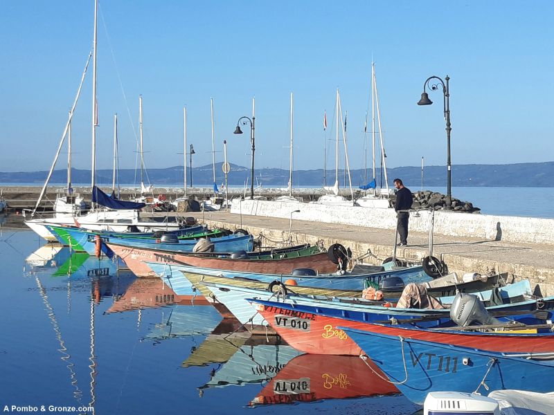 Puerto deportivo en el lago, Bolsena