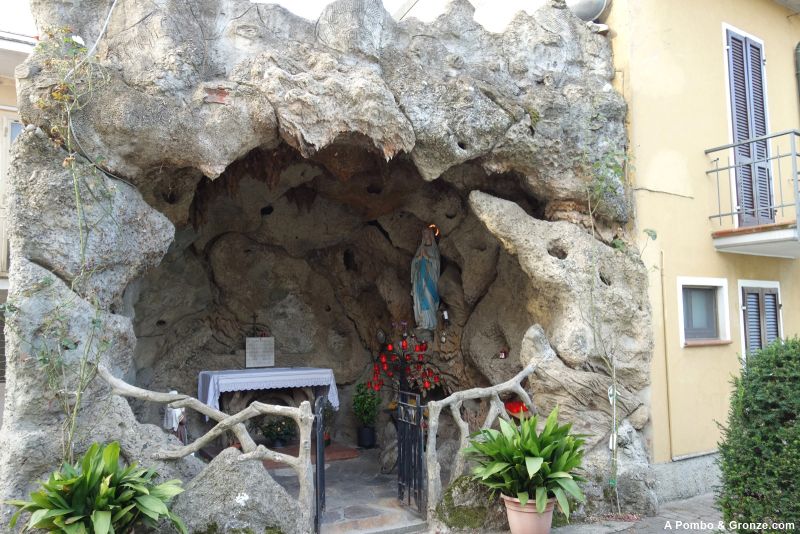 Gruta de Lourdes, Camporinaldo