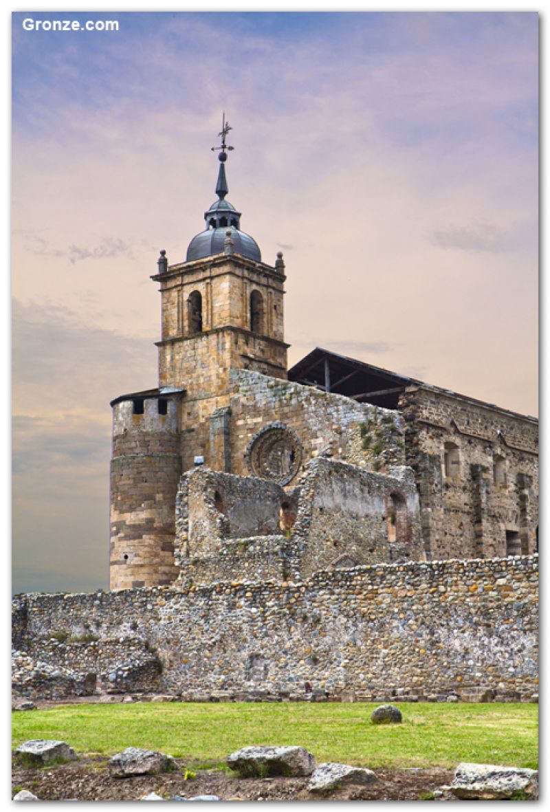 Monasterio de Santa María de Carracedo (Fuera del Camino)