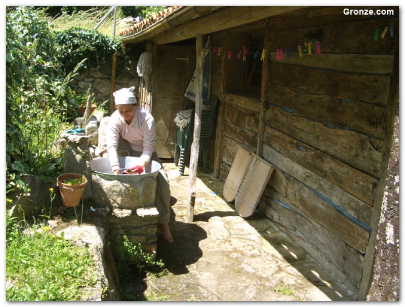 Peregrina haciendo la colada, Casanova