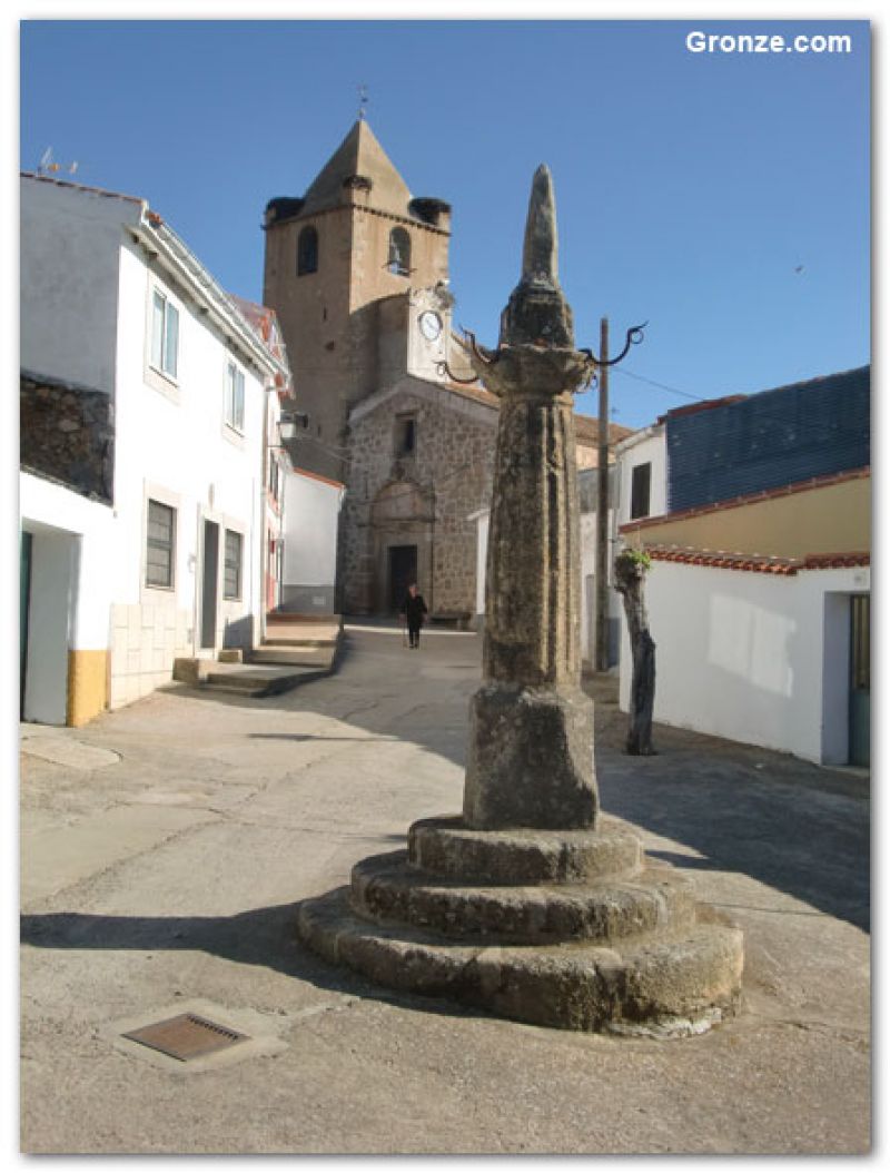 Rollo de la plaza de España, Casas de Don Antonio