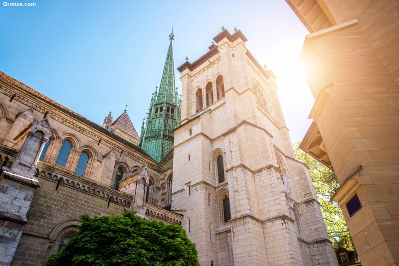 Fachada sur de la catedral de Saint-Pierre de Genève
