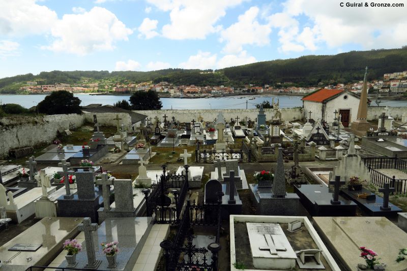 Cementerio de Cee, ante la ría