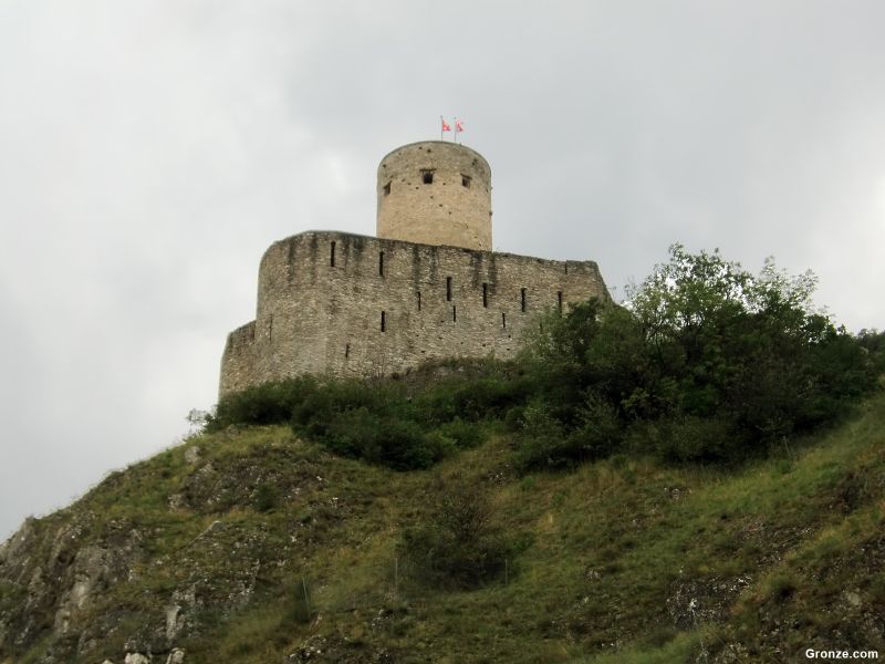 Château de la Bâtiaz, a la entrada a Martigny Château de la Bâtiaz, a la entrada a Martigny