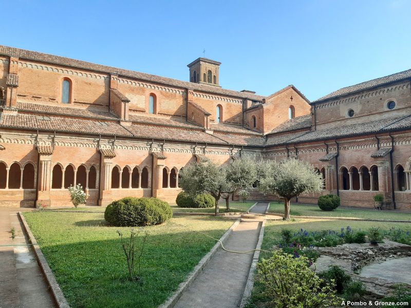 Claustro del monasterio de Chiaravalle della Colomba