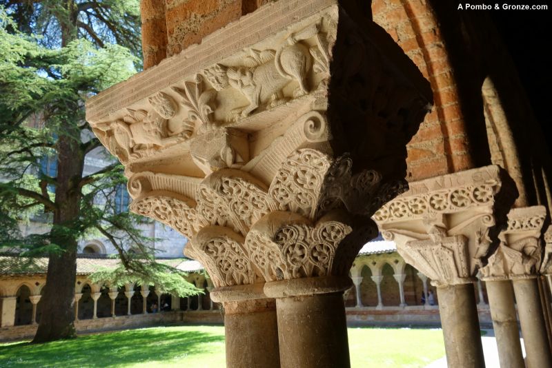 Detalle de los capiteles del claustro de la abadía Saint-Pierre, Moissac